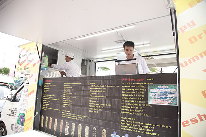 穿梭在城市街角的流動餐車 – 快樂的威化鬆餅